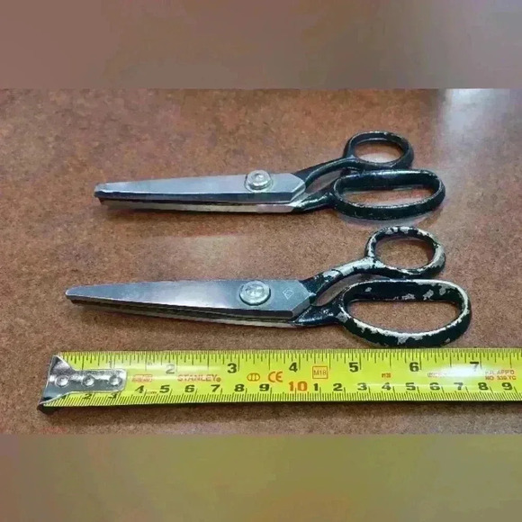 Vintage Pair of  7" Pinking Shears One is CG Made in Japan and other unbranded - Picture 7 of 7